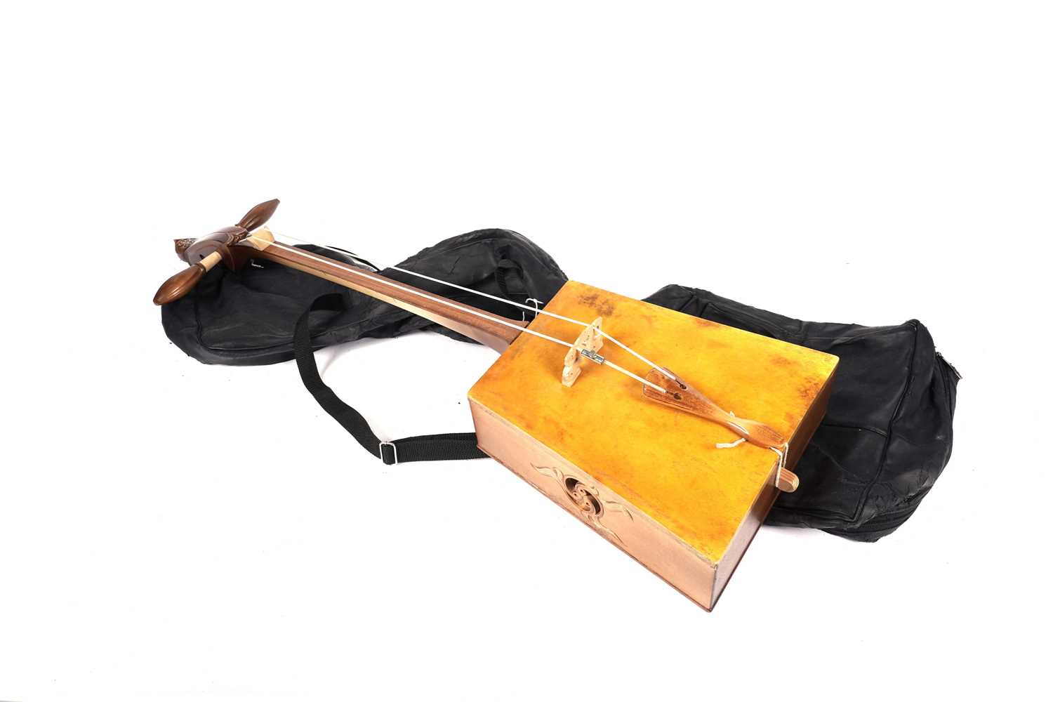 Lot 563 - A Mongolian morin khuur/igil