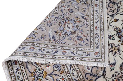 Lot 142 - A hand-knotted Persian Kashan carpet