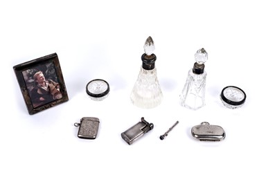 Lot 292 - A selection of silver accessories and other items