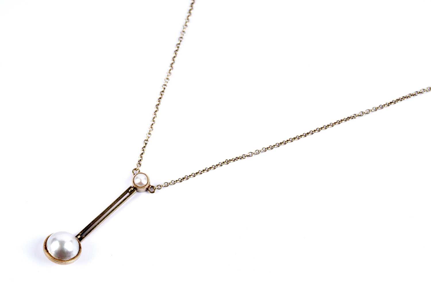 Lot 24 - An Edwardian pearl set gold drop pendant necklace