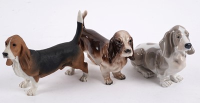 Lot 349 - ﻿A collection of decorative ceramic and other figures of basset hounds