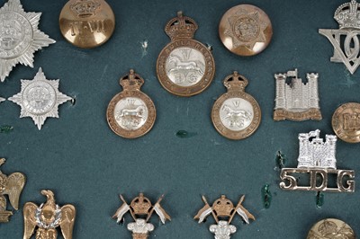Lot 6 - A display of badges, titles and buttons for Dragoon, Hussar and Lancer regiments