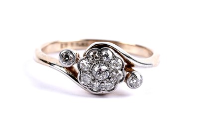 Lot 88 - An antique diamond flower cluster ring
