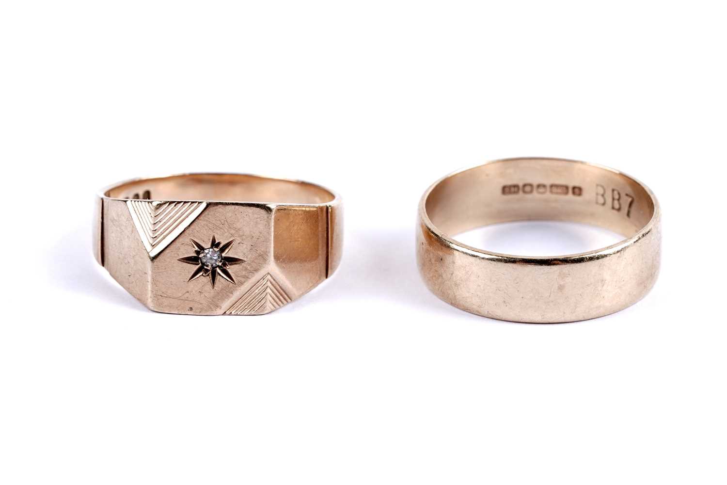 Lot 84 - A star set diamond signet ring; and a gold wedding band