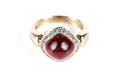 Lot 579 - A garnet cabochon and diamond cluster ring