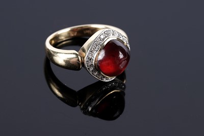 Lot 579 - A garnet cabochon and diamond cluster ring
