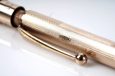Lot 169 - A Yard o Led yellow gold cased propelling pencil