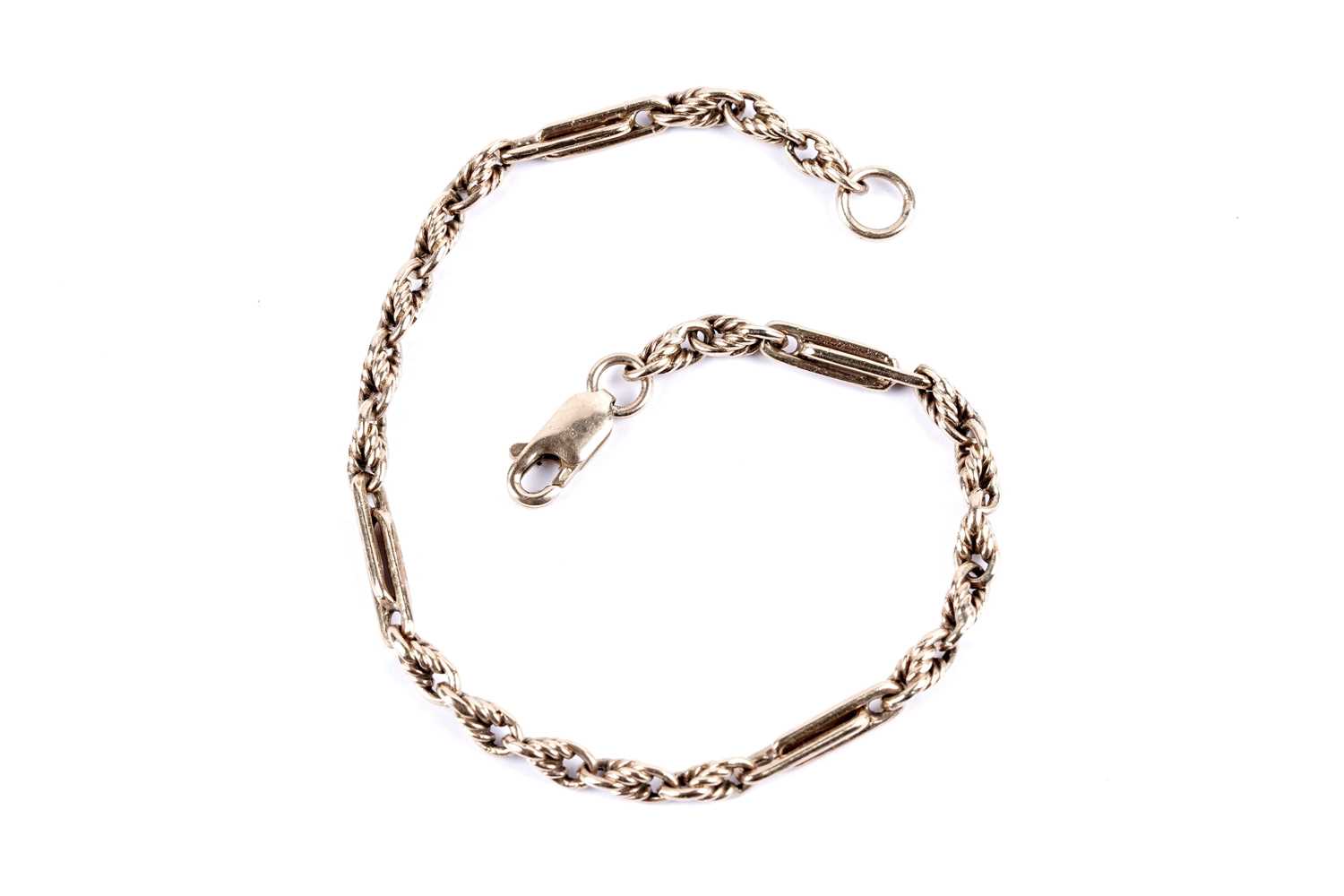Lot 61 - A yellow gold bracelet