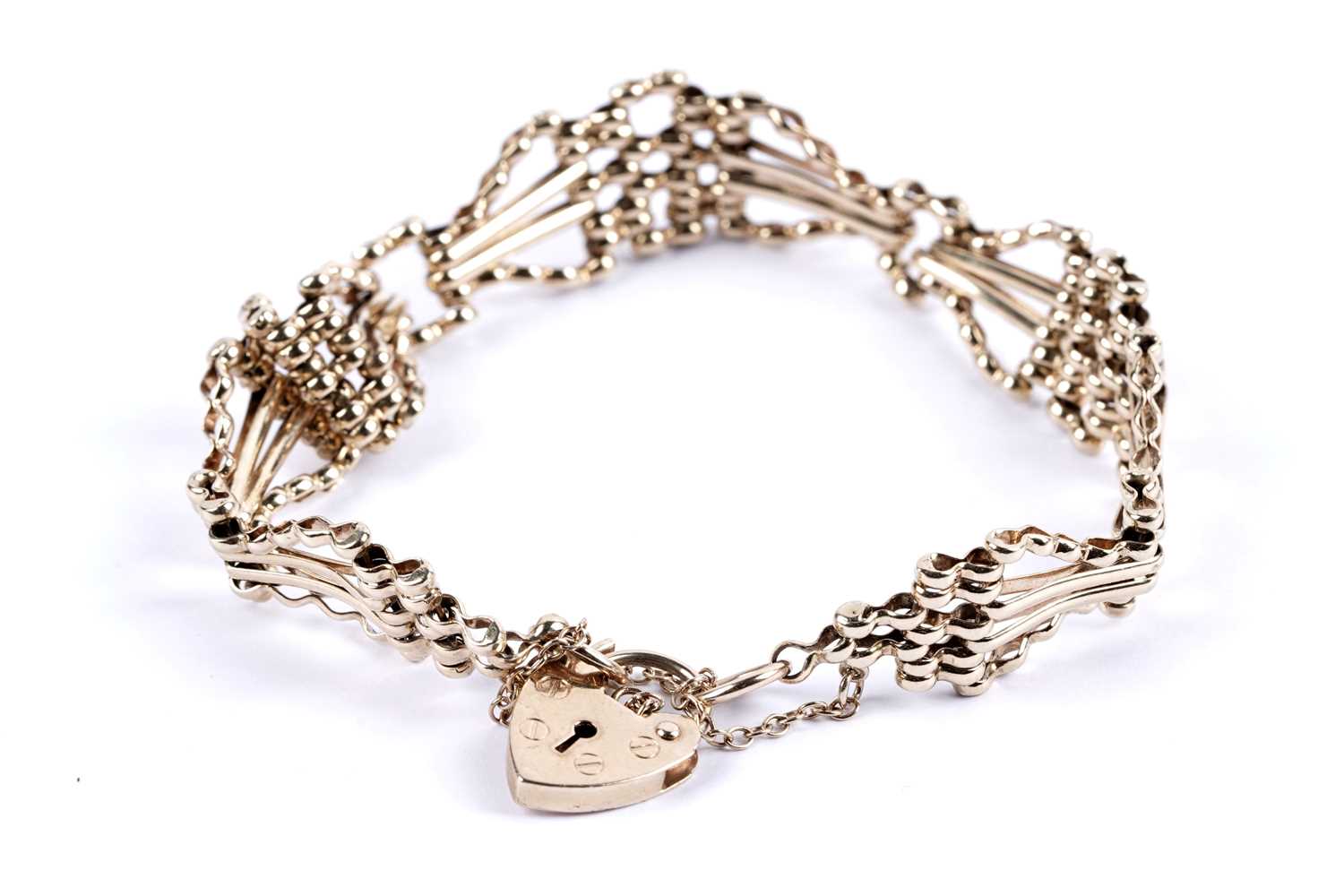 Lot 4 - A 9ct yellow gold fancy gatelink chain bracelet