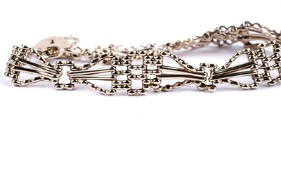 Lot 4 - A 9ct yellow gold fancy gatelink chain bracelet