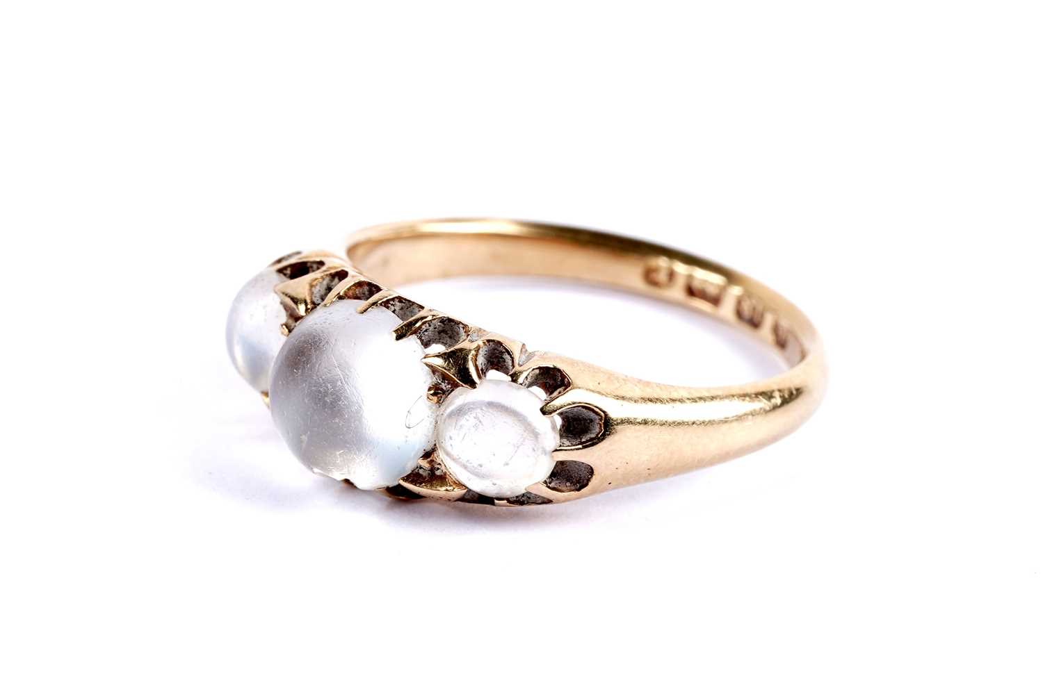 Lot 27 - A late Victorian moonstone dress ring