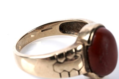 Lot 119 - A porphyry single stone ring