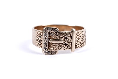 Lot 115 - A 9ct yellow gold belt pattern garter ring