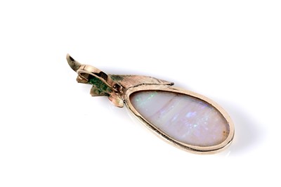 Lot 120 - An Arts & Crafts opal pendant