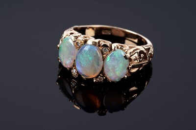 Lot 123 - An opal and diamond ring