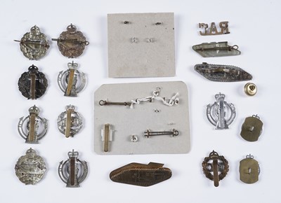 Lot 22 - The Royal Tank Regiment and other badges, buttons and titles