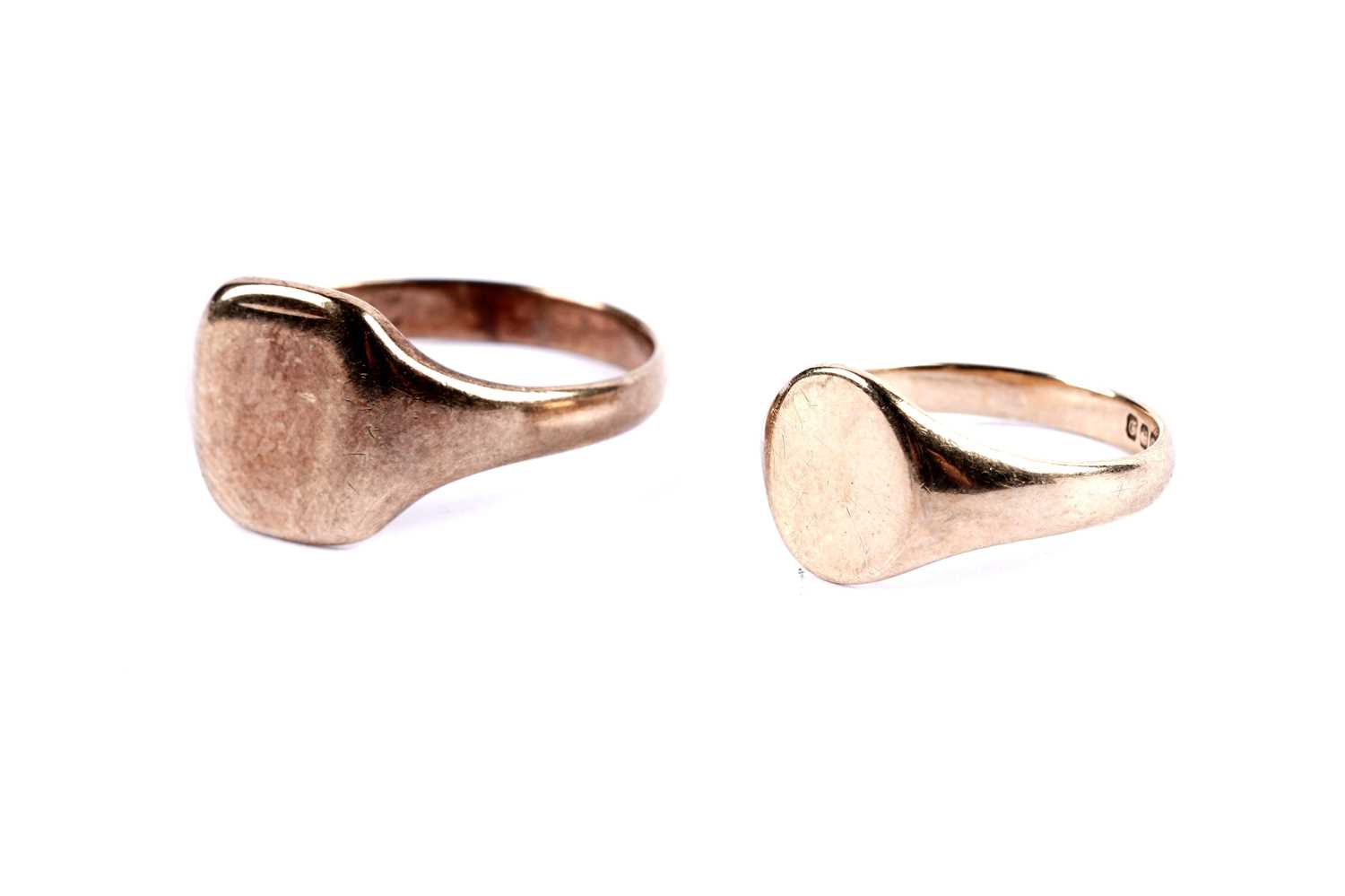 Lot 19 - Two 9ct gold signet rings
