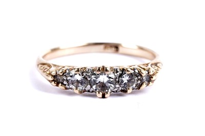 Lot 31 - A diamond five stone ring