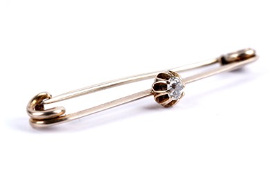 Lot 32 - An old cut diamond bar brooch