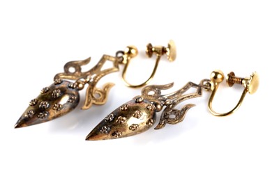 Lot 773 - A pair of Victorian hollow cast gold earrings