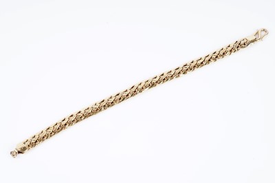 Lot 780 - An Indian 22ct yellow gold fancy link chain bracelet