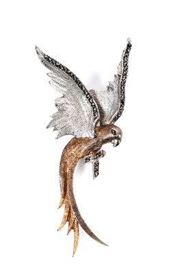 Lot 593 - A silver parrot pattern brooch