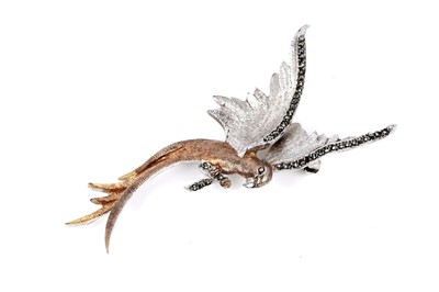 Lot 593 - A silver parrot pattern brooch