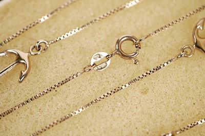 Lot 581 - A 9ct yellow gold anchor pattern necklace
