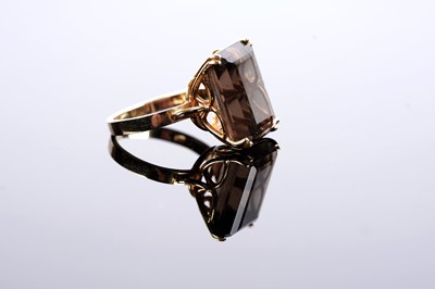 Lot 582 - A smoky quartz cocktail ring