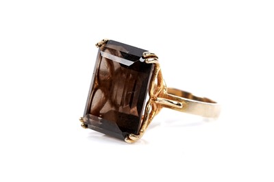 Lot 582 - A smoky quartz cocktail ring