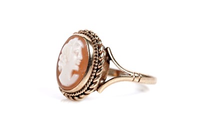 Lot 584 - A suite of gold mounted carved shell cameo jewellery