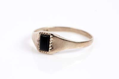 Lot 586 - Two gold signet rings and a jaguar pattern pin
