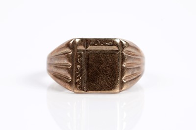 Lot 586 - Two gold signet rings and a jaguar pattern pin