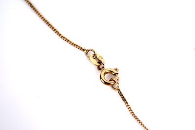 Lot 589 - A diamond cluster pendant necklace