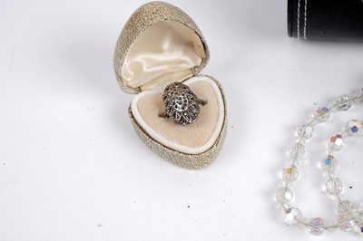 Lot 590 - A selection of silver and costume jewellery