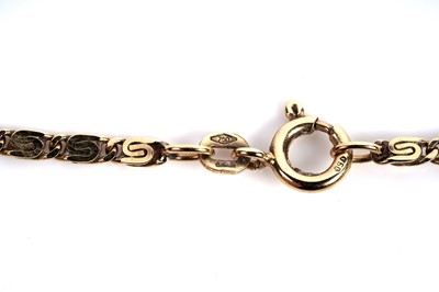 Lot 600 - An 18ct yellow gold S-link chain necklace