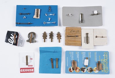 Lot 27 - Hussar regiment cap badges, collar badges and other items