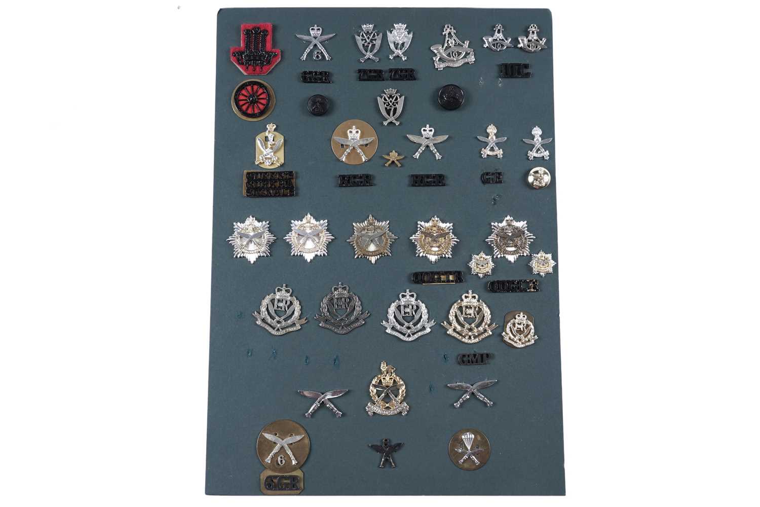 Lot 33 - Second-half 20th Century (Queen Elizabeth II) Gurka regiment badges, titles and buttons