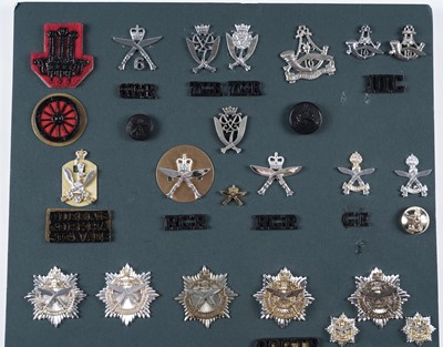 Lot 33 - Second-half 20th Century (Queen Elizabeth II) Gurka regiment badges, titles and buttons