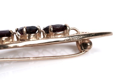 Lot 592 - A garnet three stone brooch