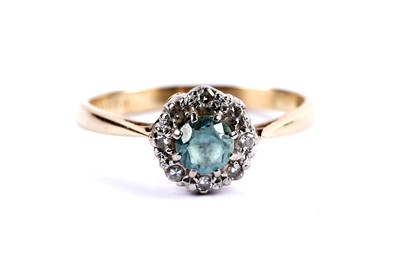 Lot 78 - A zircon and diamond cluster ring
