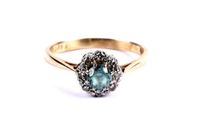 Lot 78 - A zircon and diamond cluster ring
