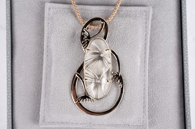 Lot 163 - A Lalique glass pendant