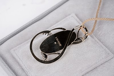 Lot 163 - A Lalique glass pendant