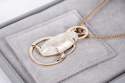Lot 163 - A Lalique glass pendant
