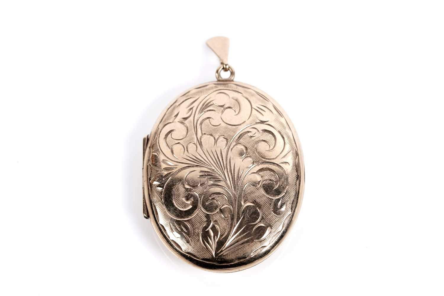 Lot 648 - A 9ct yellow gold portrait locket pendant