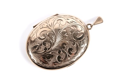 Lot 648 - A 9ct yellow gold portrait locket pendant