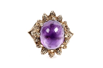 Lot 617 - An amethyst cabochon dress ring
