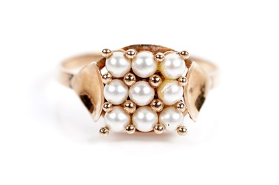 Lot 620 - A cultured pearl dress ring