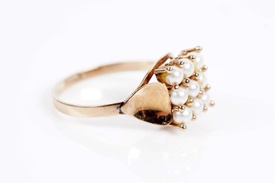 Lot 620 - A cultured pearl dress ring